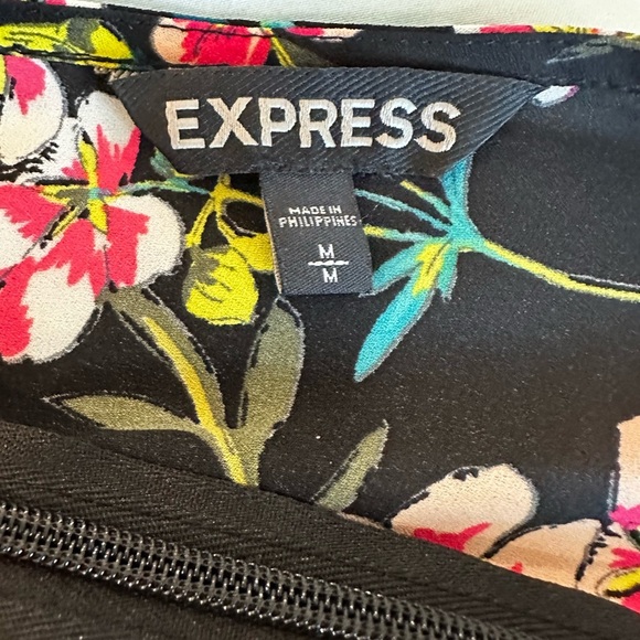 Express Womens Size: M Black/ Pink Floral Halter Top Sleeveless Keyhole Blouse. - Picture 7 of 12